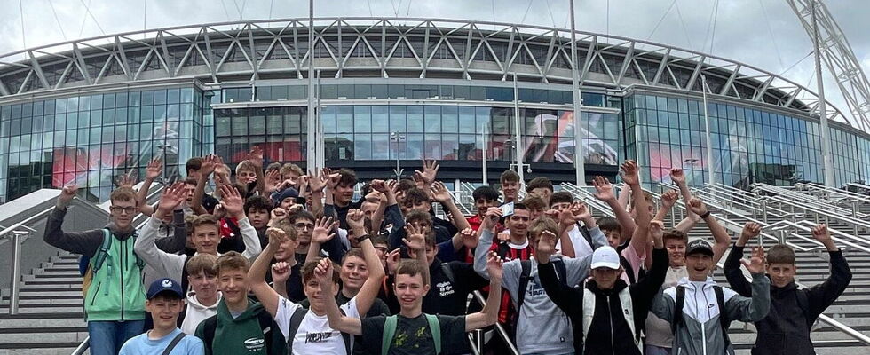 Englandfahrt 2025 Gruppenbild der 8. Klassen